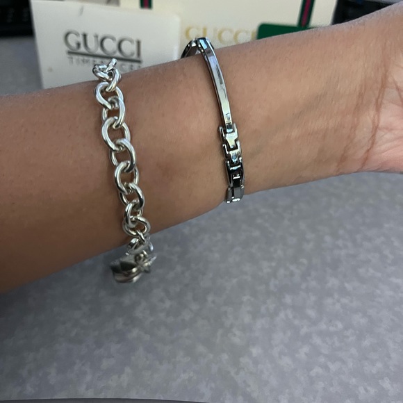 Authentic Gucci watch in EUC with 2 diamond markers❤️❤️ - Picture 5 of 8